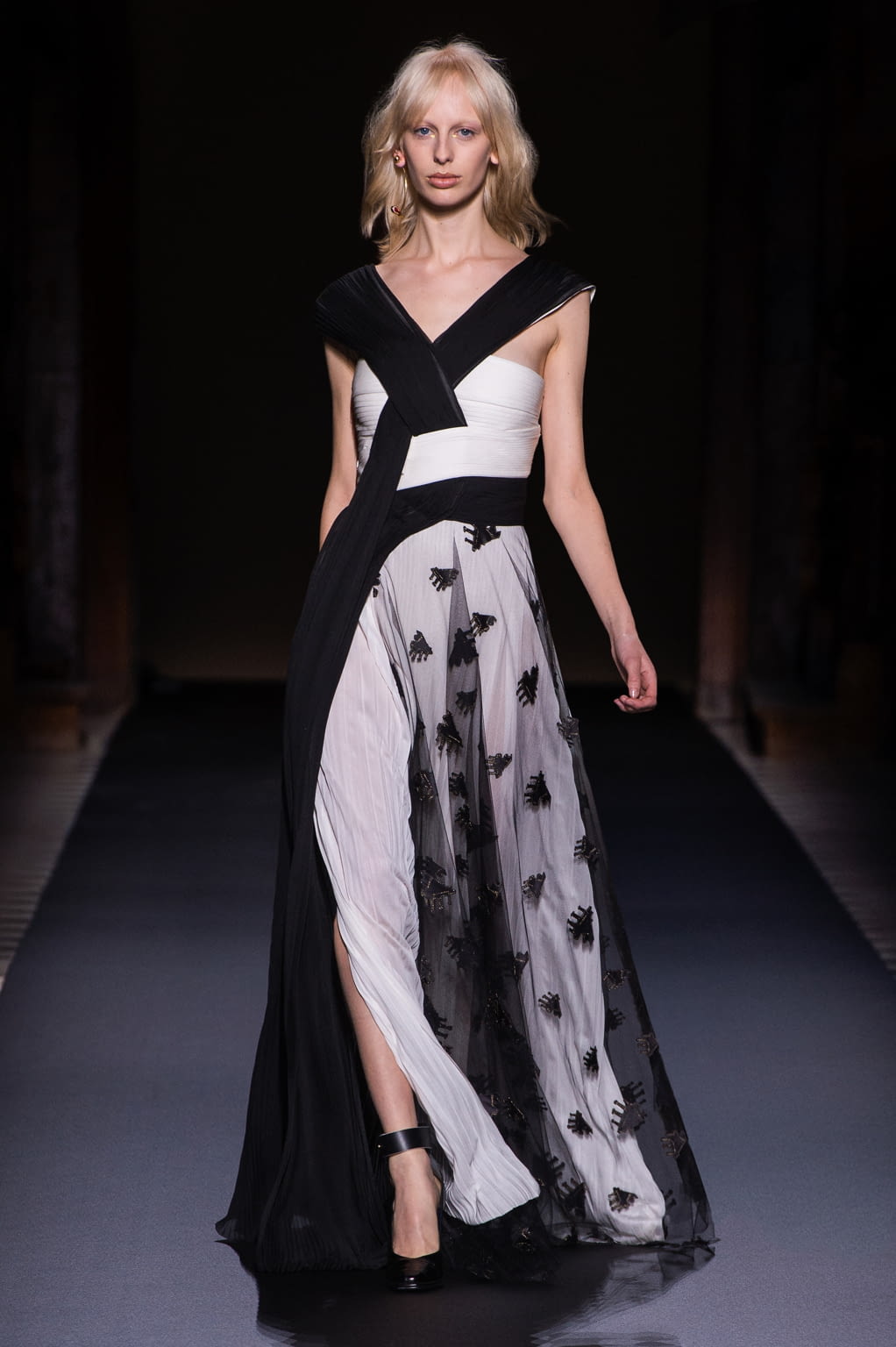 Fashion Week Paris Fall/Winter 2016 look 6 from the Vionnet collection 女装