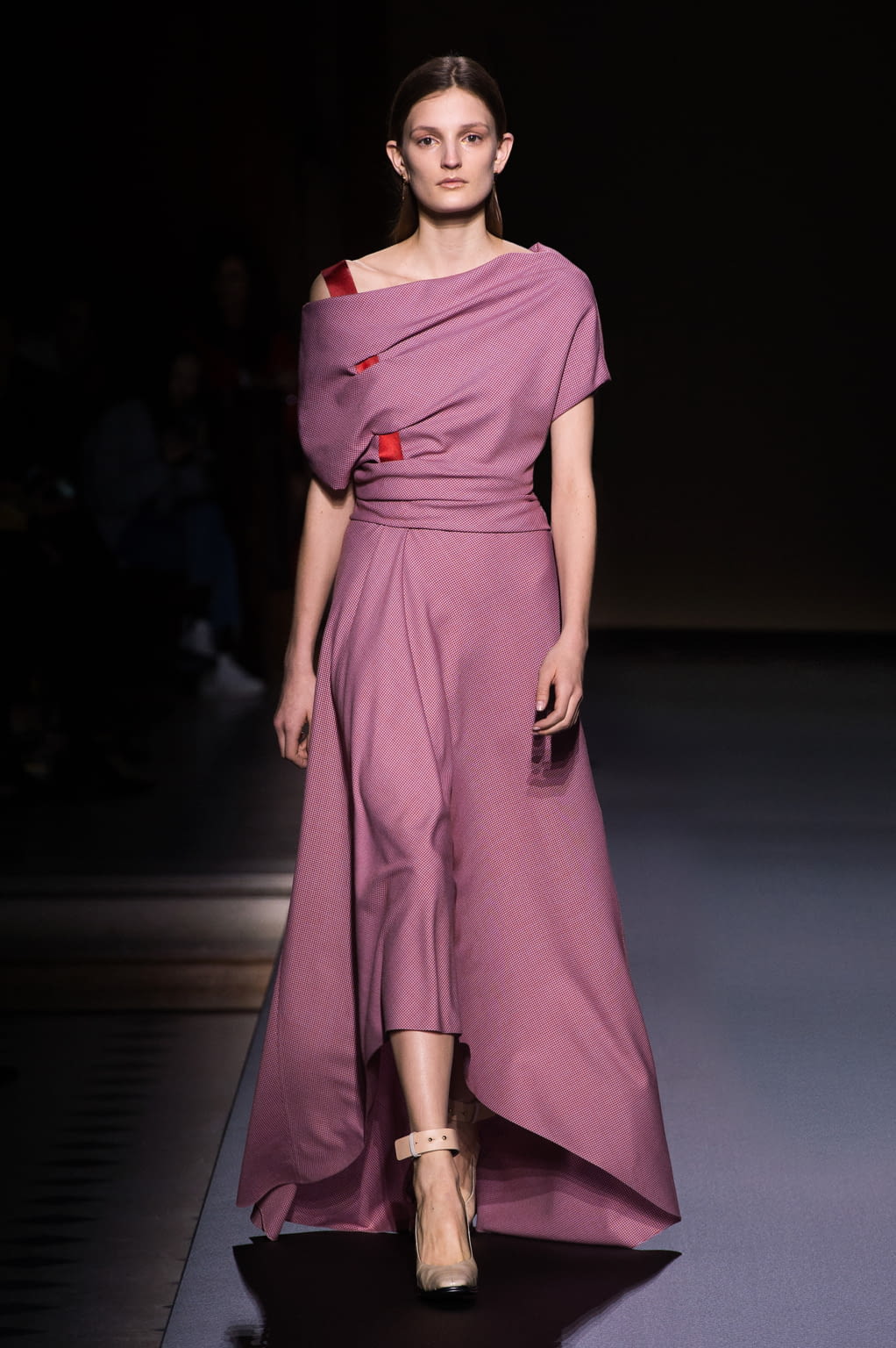 Fashion Week Paris Fall/Winter 2016 look 11 from the Vionnet collection 女装