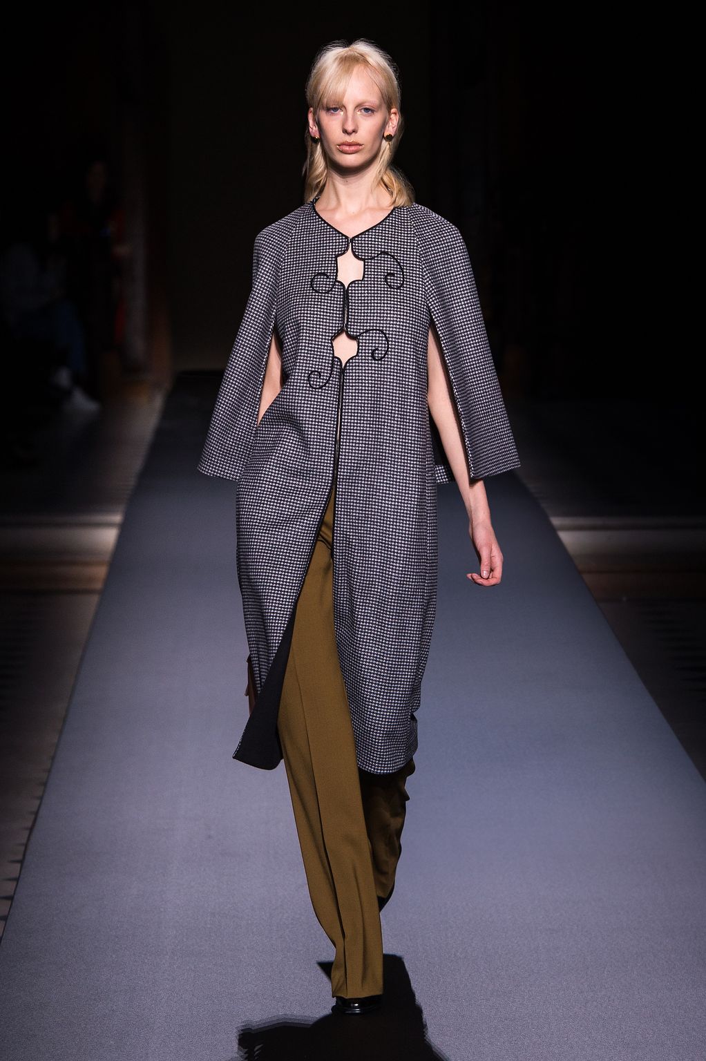 Fashion Week Paris Fall/Winter 2016 look 25 from the Vionnet collection womenswear