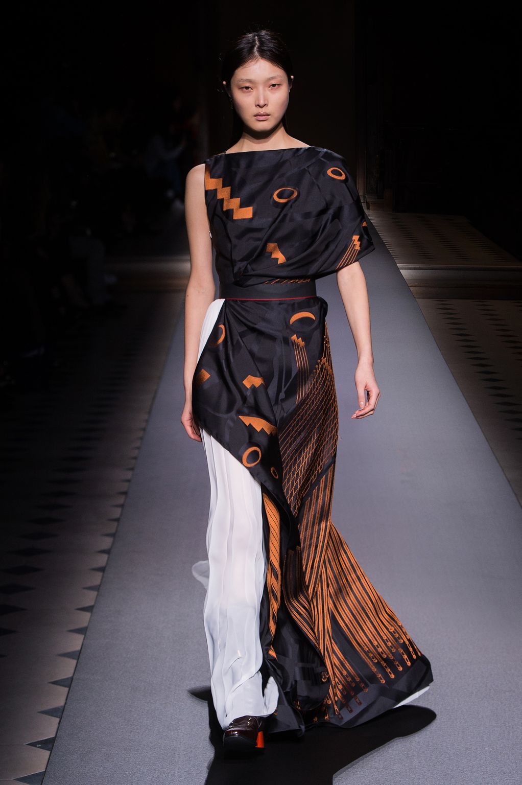 Fashion Week Paris Fall/Winter 2016 look 34 from the Vionnet collection 女装