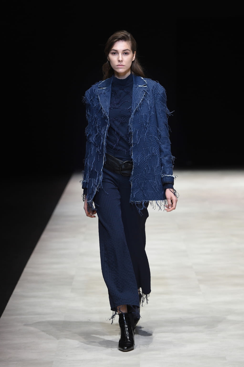 Fashion Week Milan Fall/Winter 2017 look 18 from the Xu Zhi collection womenswear