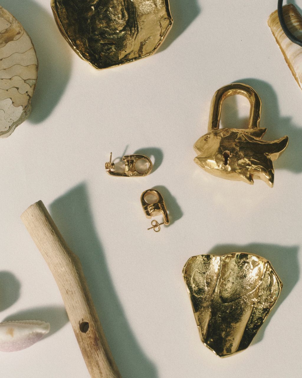 Fashion Week London Spring/Summer 2025 look 26 from the Alighieri collection womenswear accessories