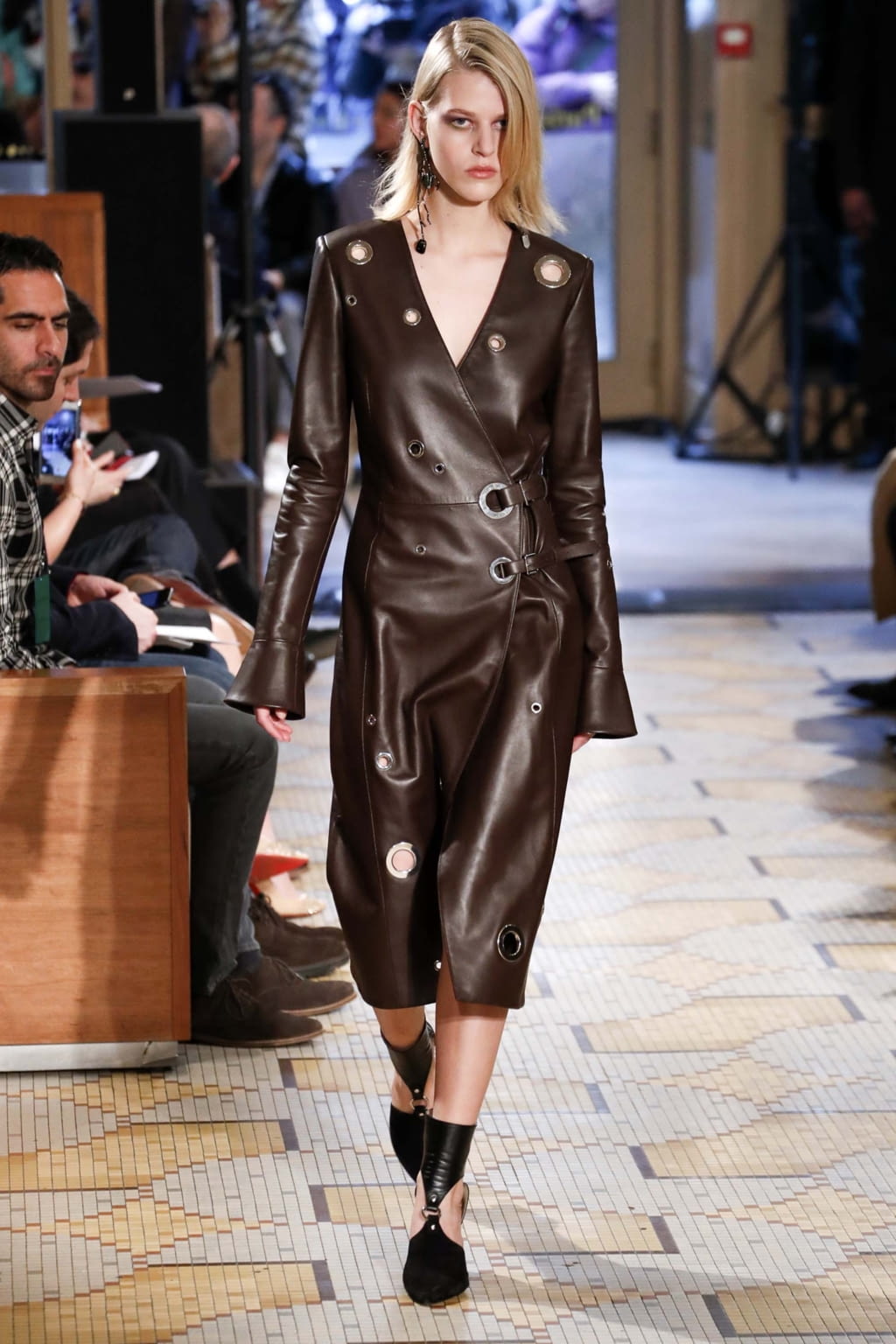 Fashion Week Paris Fall/Winter 2018 look 30 from the Altuzarra collection 女装