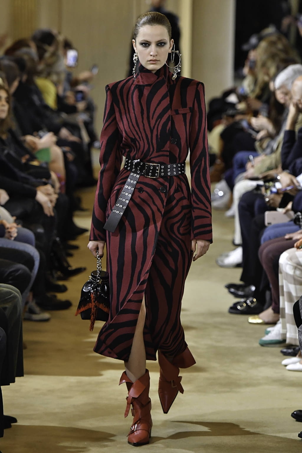 Fashion Week Paris Fall/Winter 2019 look 7 from the Altuzarra collection 女装