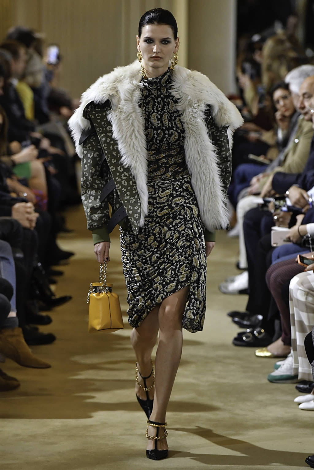 Fashion Week Paris Fall/Winter 2019 look 16 from the Altuzarra collection 女装