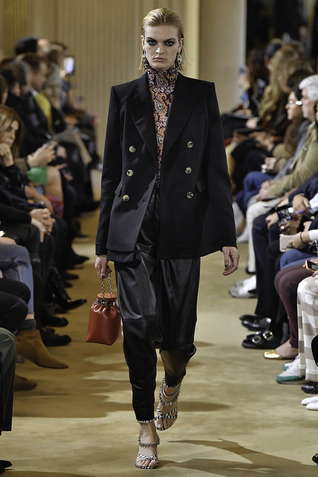 Fashion Week Paris Fall/Winter 2019 look 20 from the Altuzarra collection 女装