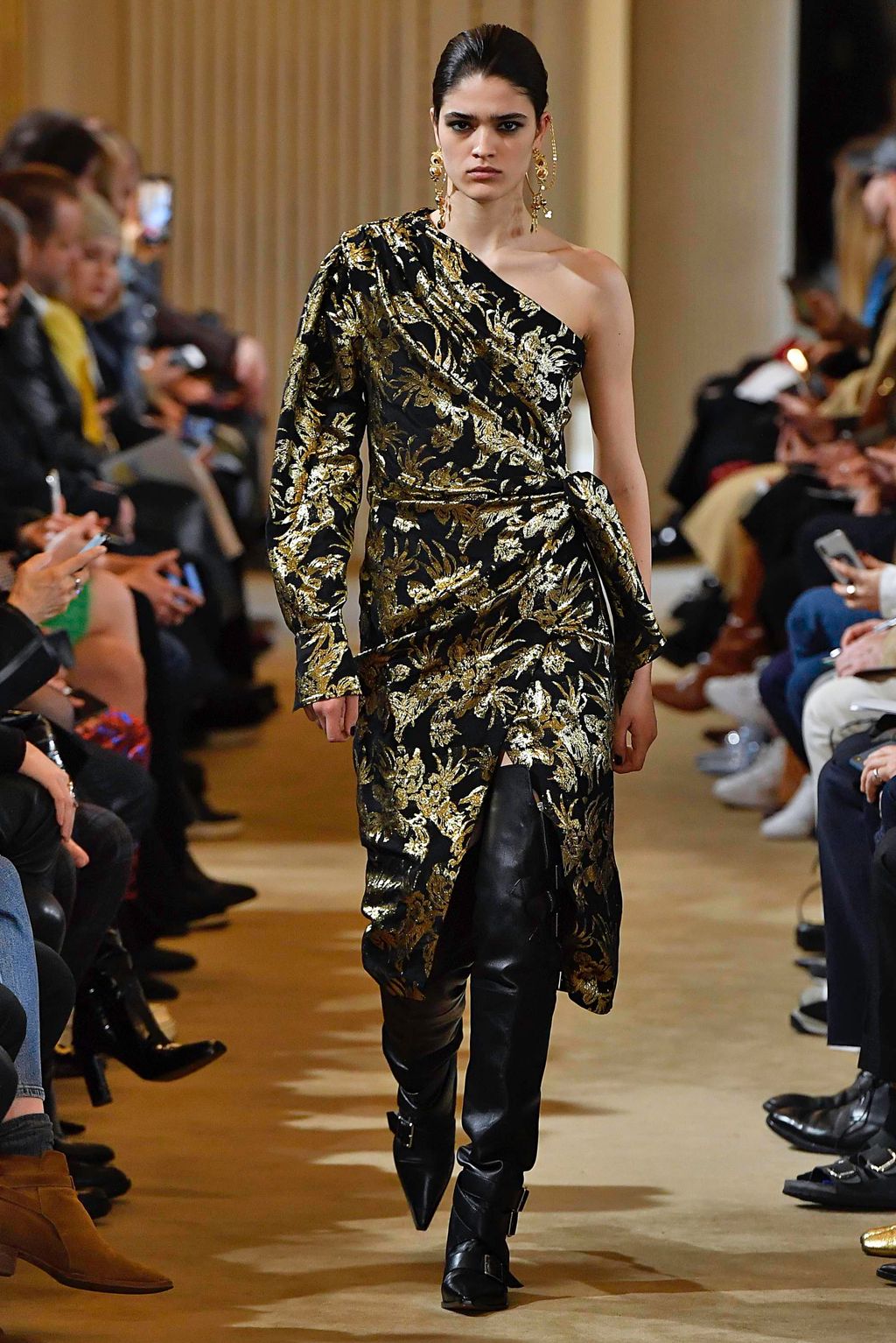 Fashion Week Paris Fall/Winter 2019 look 36 from the Altuzarra collection 女装
