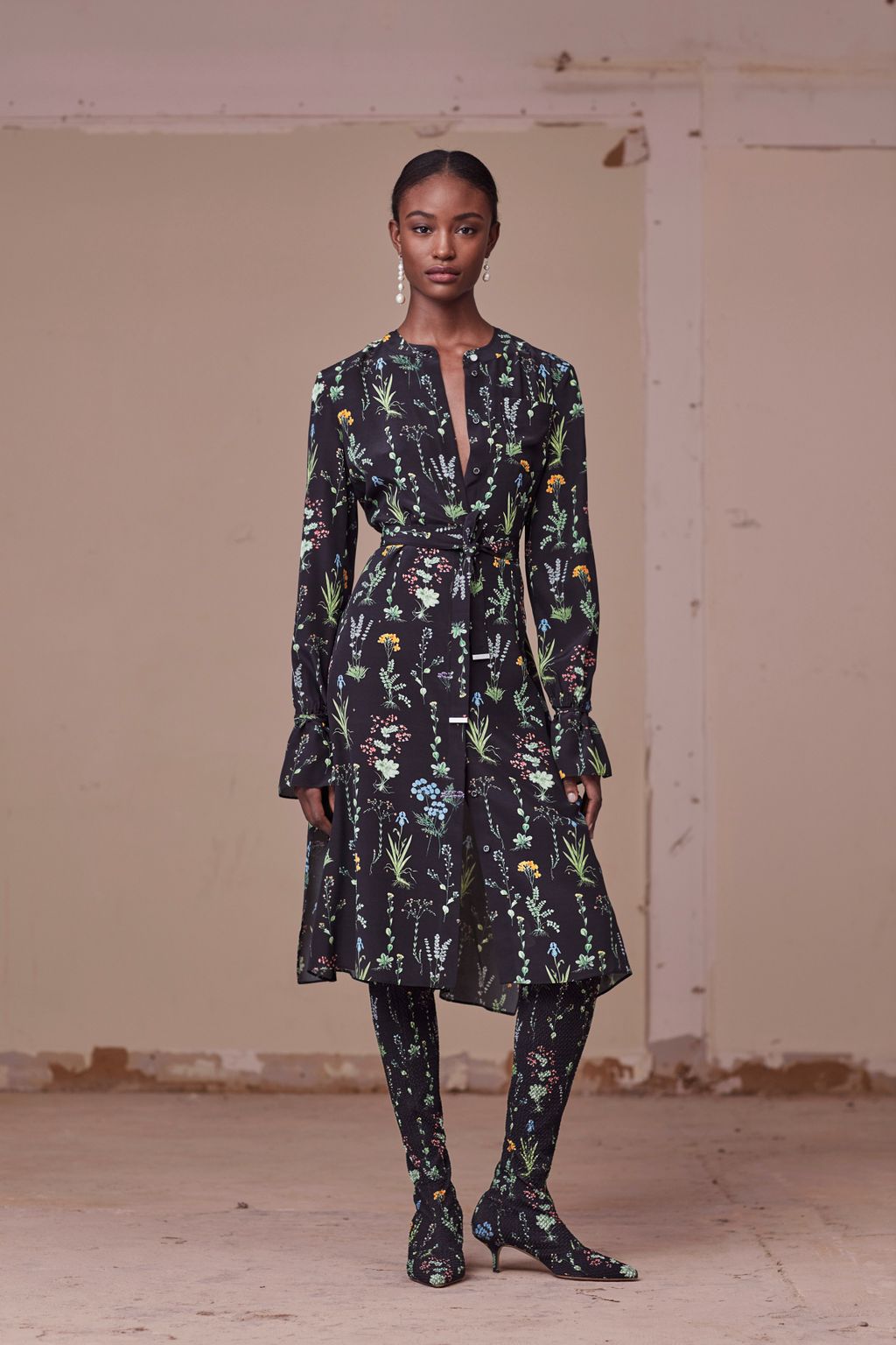 Fashion Week New York Pre-Fall 2017 look 1 from the Altuzarra collection womenswear
