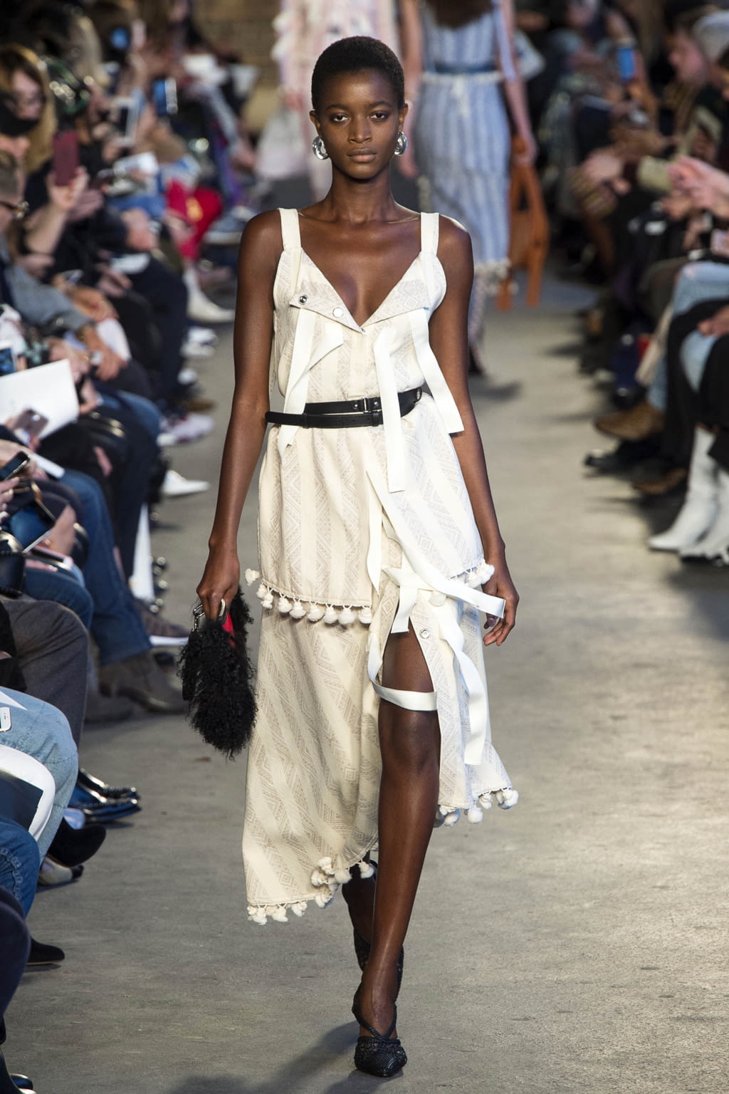 Fashion Week Paris Spring/Summer 2018 look 32 from the Altuzarra collection 女装