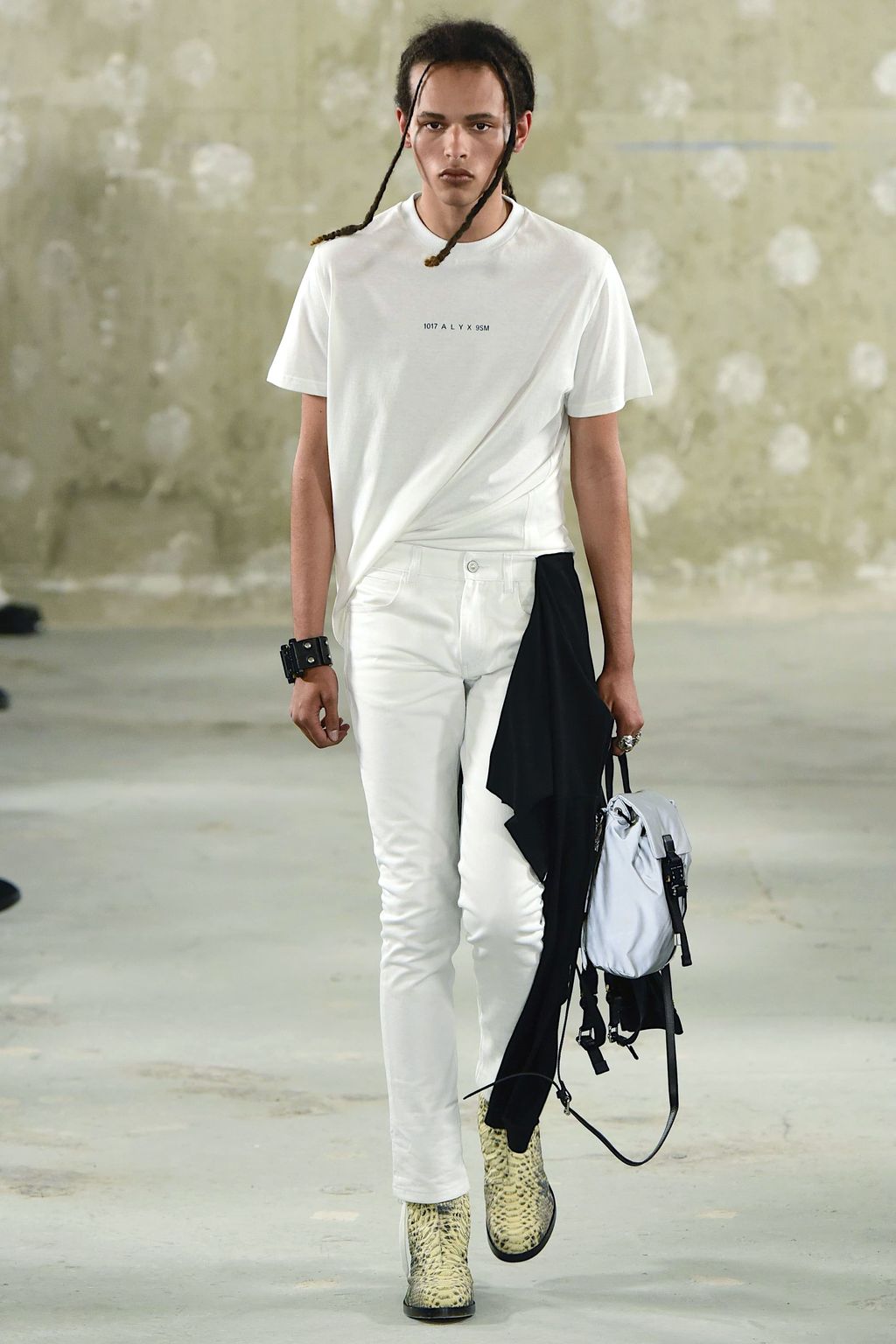 Fashion Week Paris Spring/Summer 2019 look 2 from the Alyx collection menswear