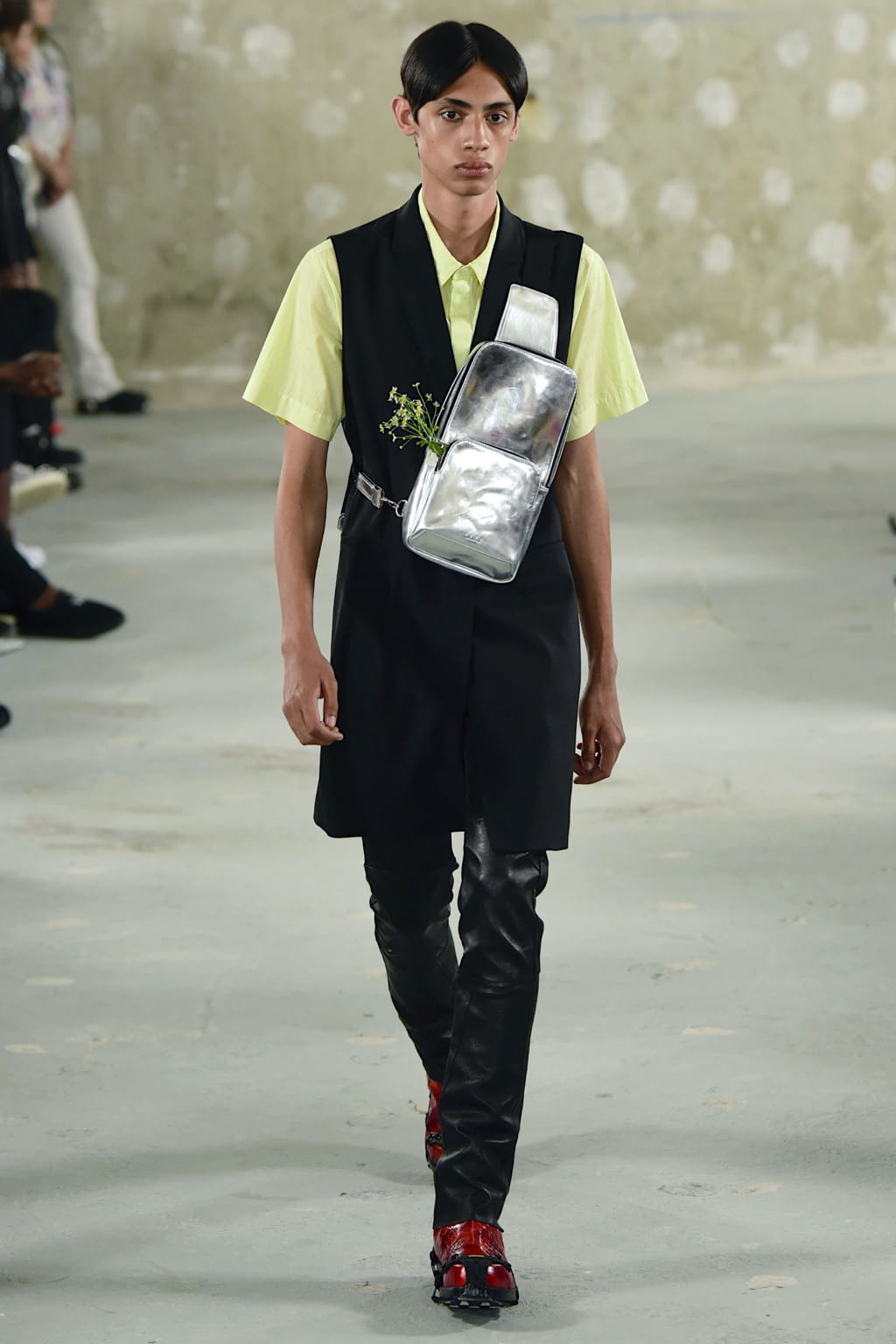 Fashion Week Paris Spring/Summer 2019 look 7 from the Alyx collection 男装