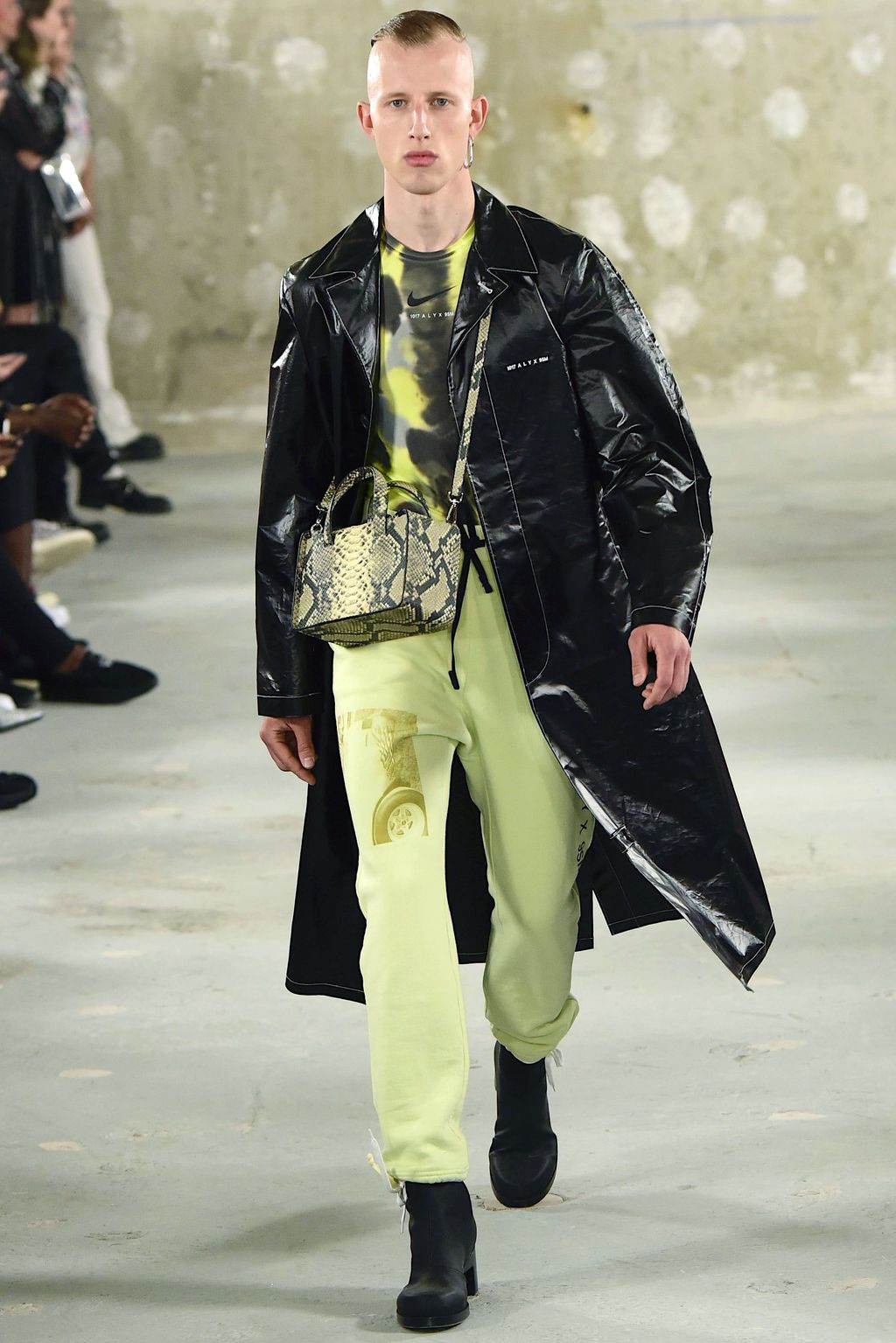 Fashion Week Paris Spring/Summer 2019 look 18 from the Alyx collection 男装