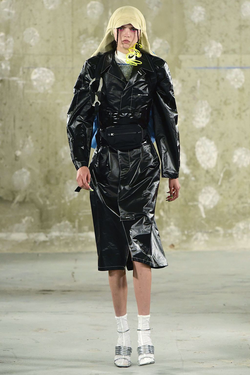 Fashion Week Paris Spring/Summer 2019 look 30 from the Alyx collection 男装
