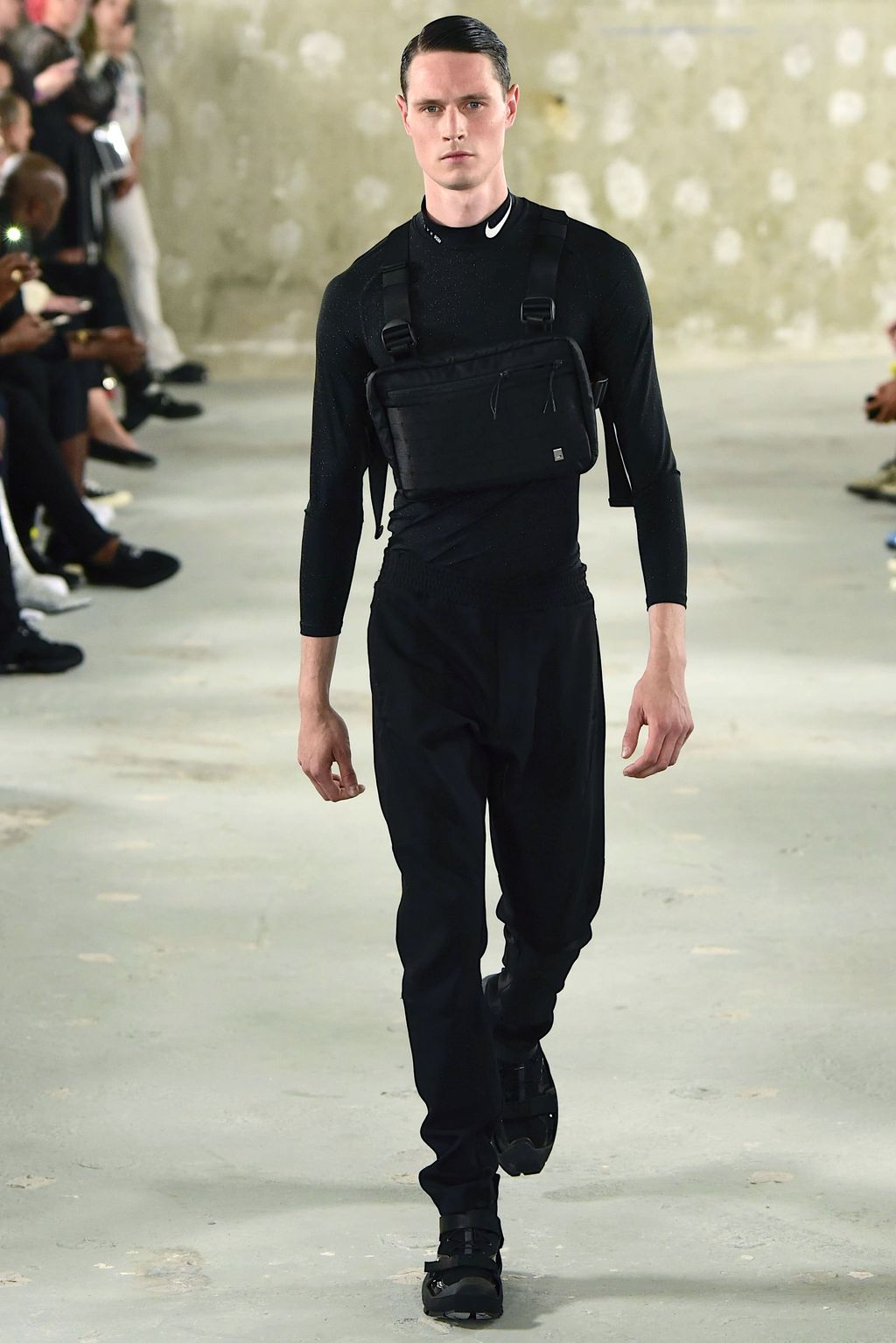 Fashion Week Paris Spring/Summer 2019 look 31 from the Alyx collection 男装