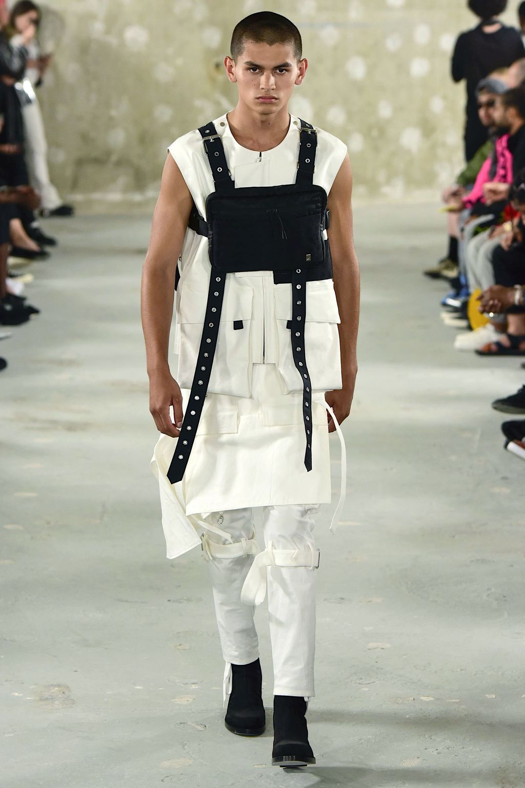 Fashion Week Paris Spring/Summer 2019 look 35 from the Alyx collection 男装