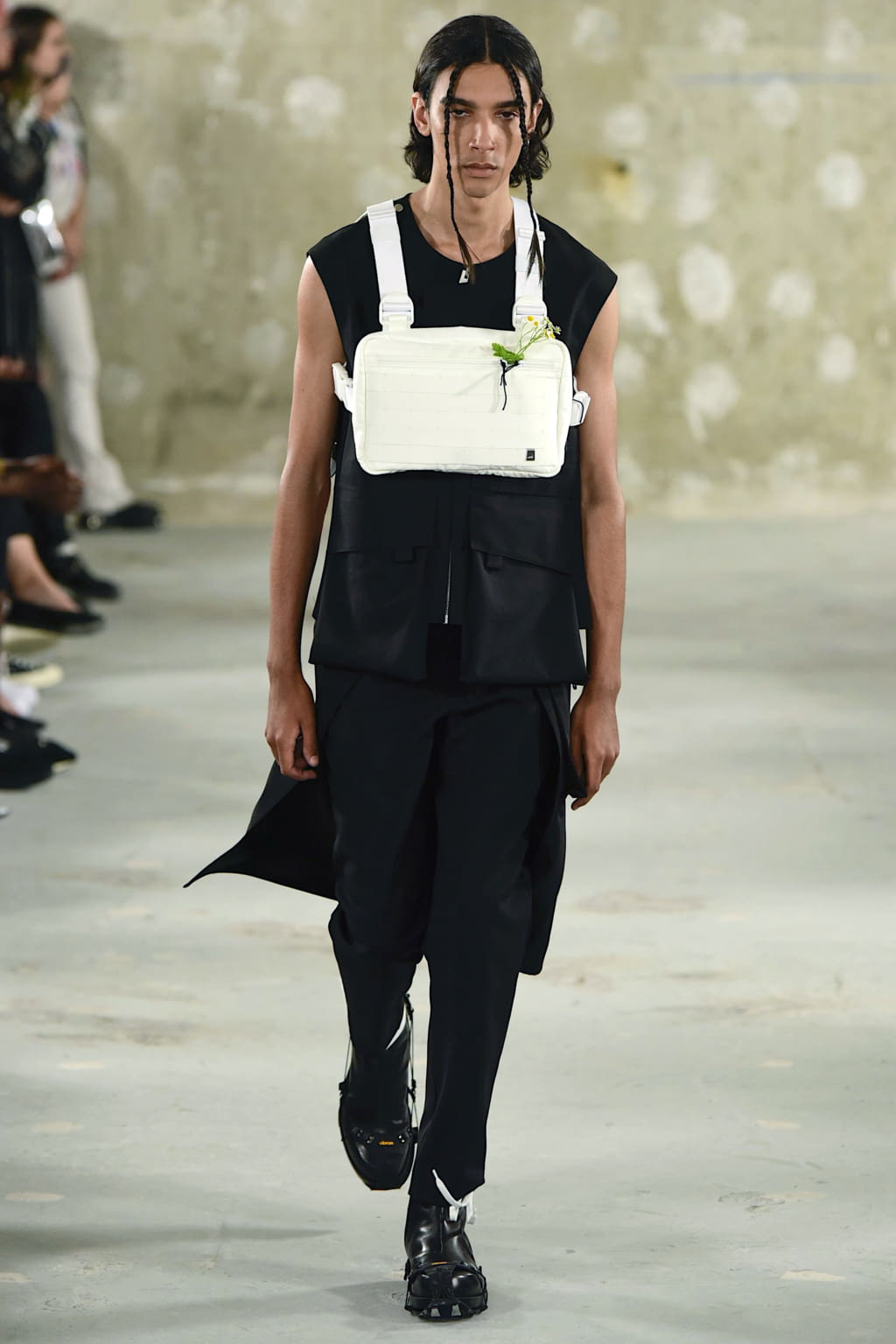 Fashion Week Paris Spring/Summer 2019 look 36 from the Alyx collection 男装