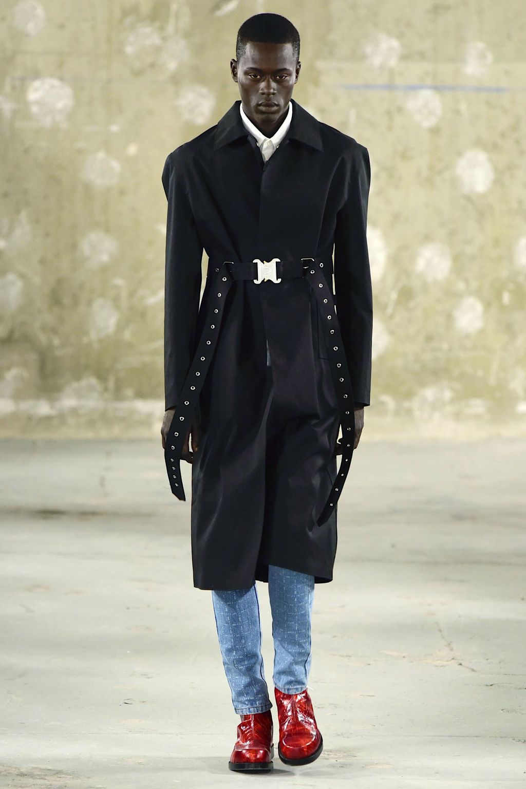 Fashion Week Paris Spring/Summer 2019 look 37 from the Alyx collection 男装