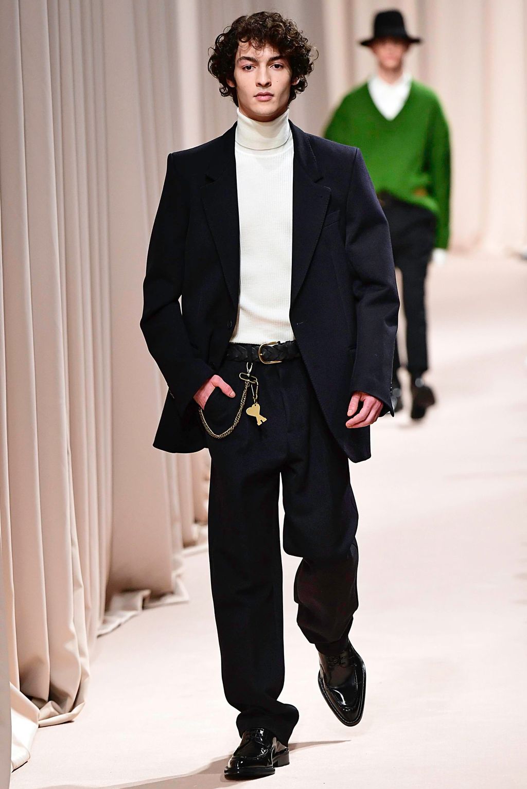 Fashion Week Paris Fall/Winter 2019 look 18 from the Ami collection menswear