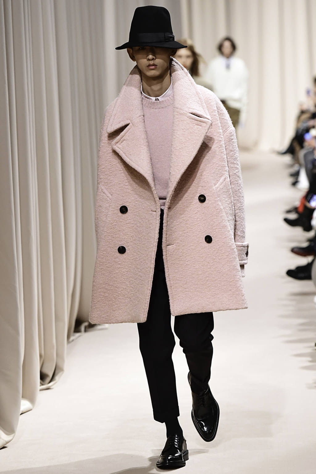 Fashion Week Paris Fall/Winter 2019 look 30 from the Ami collection 男装