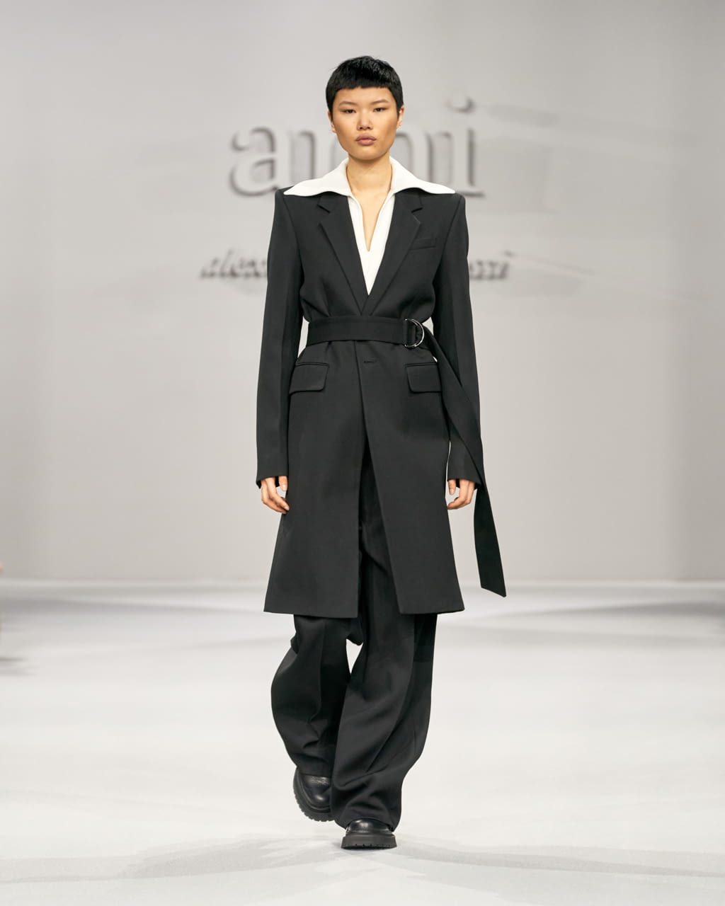 Fashion Week Paris Fall/Winter 2021 look 3 de la collection Ami womenswear