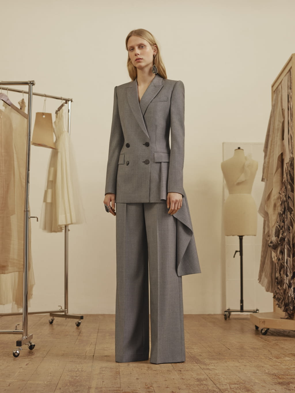 Fashion Week Paris Pre-Fall 2017 look 7 de la collection Alexander McQueen womenswear