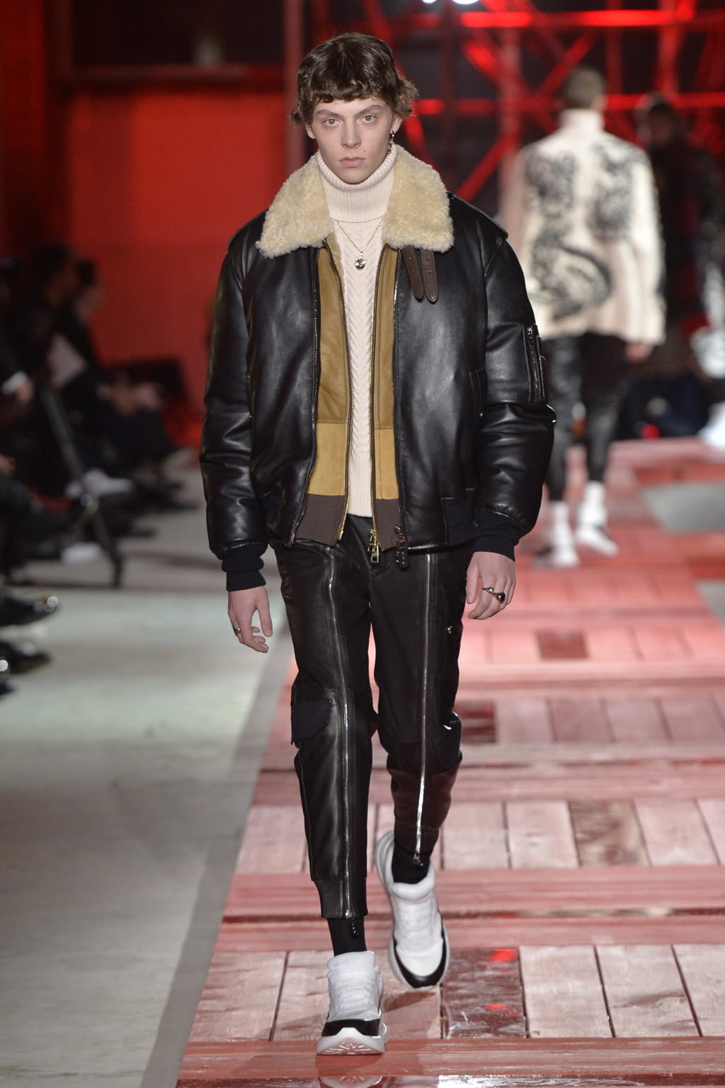 Fashion Week Paris Fall/Winter 2018 look 20 from the Alexander McQueen collection menswear