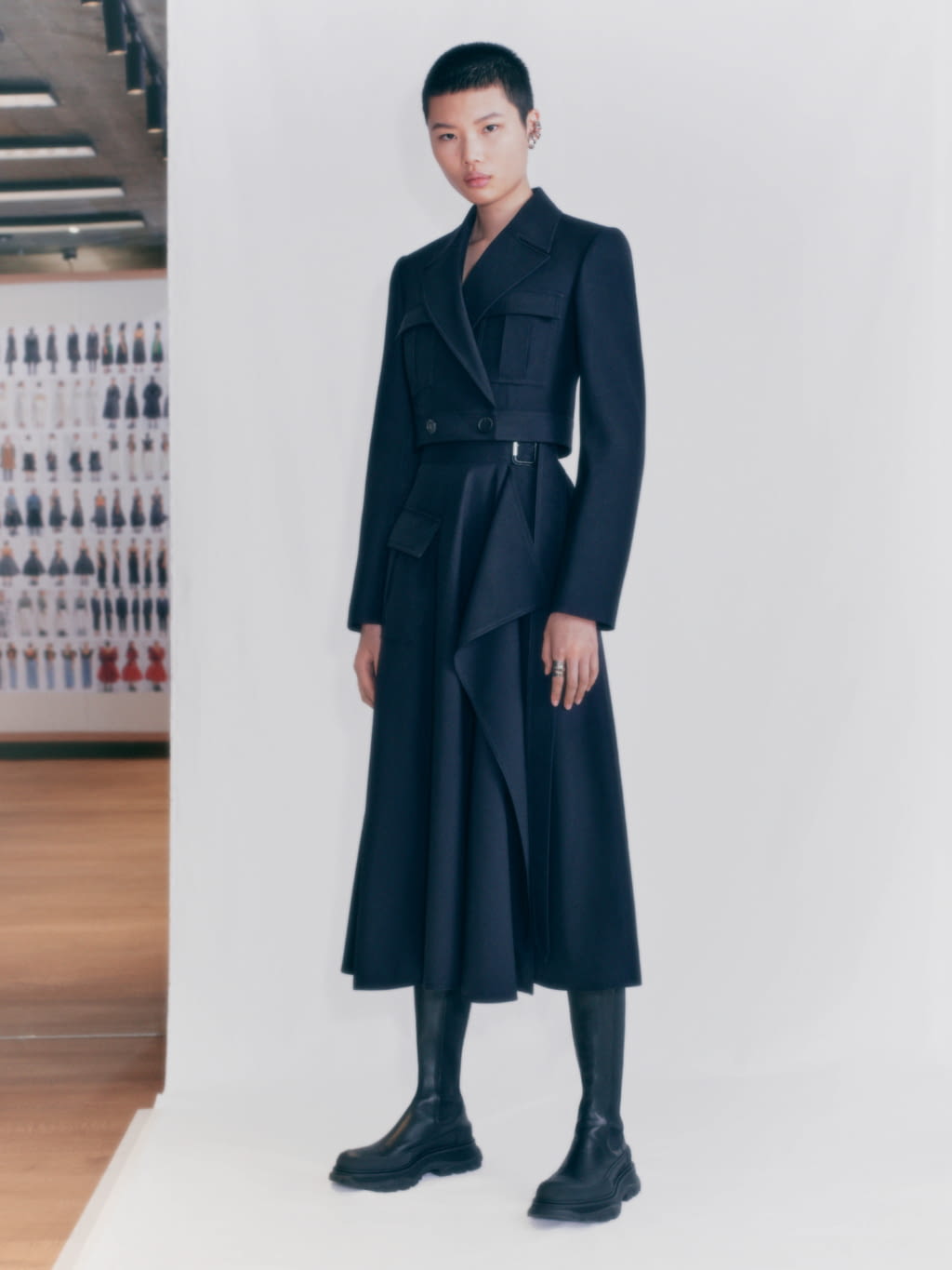 Fashion Week Paris Pre-Fall 2021 look 16 from the Alexander McQueen collection womenswear