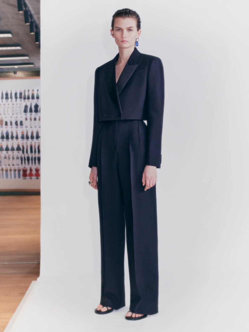 Fashion Week Paris Pre-Fall 2021 look 28 from the Alexander McQueen collection womenswear