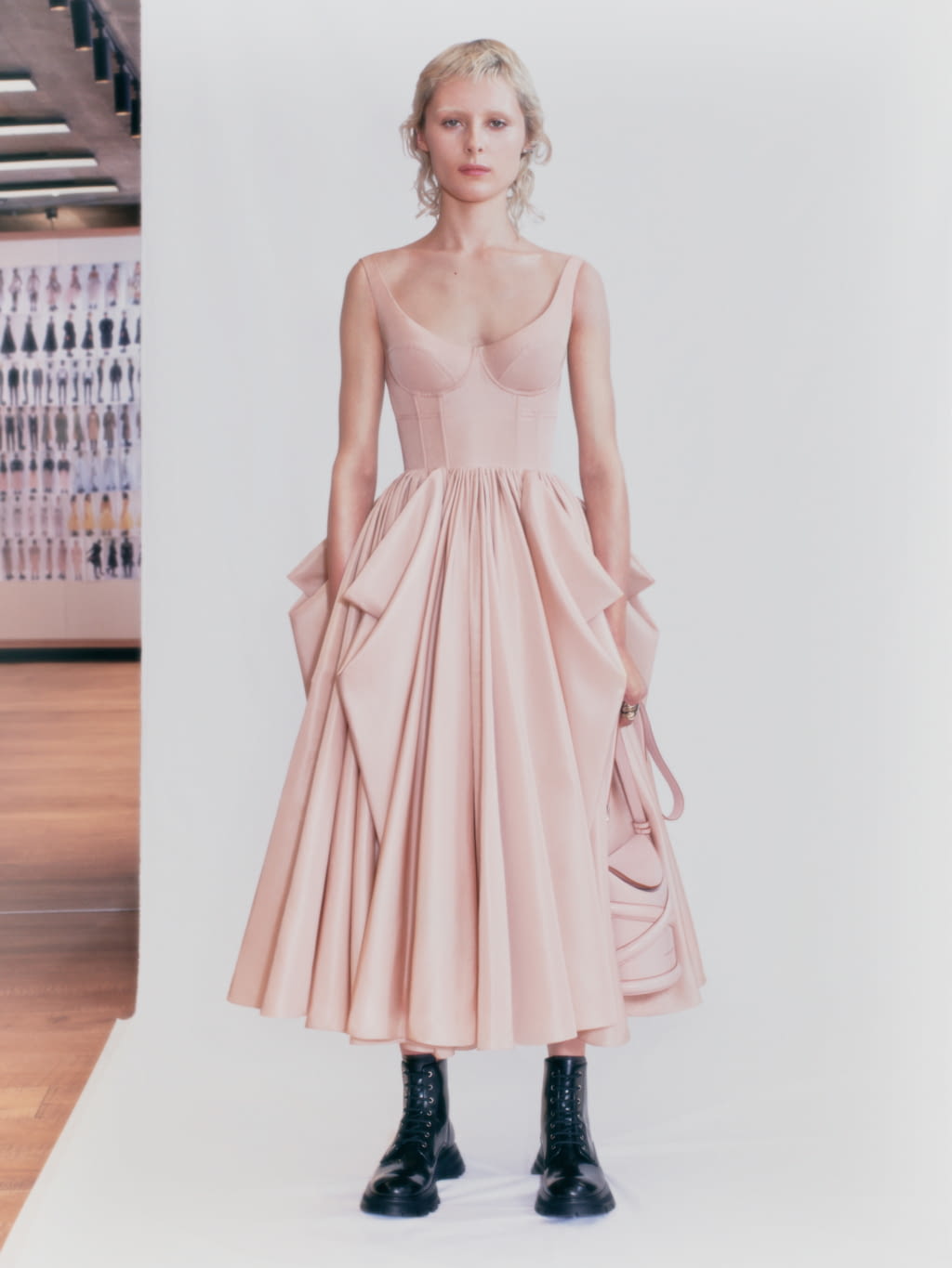 Fashion Week Paris Spring/Summer 2021 look 16 de la collection Alexander McQueen womenswear