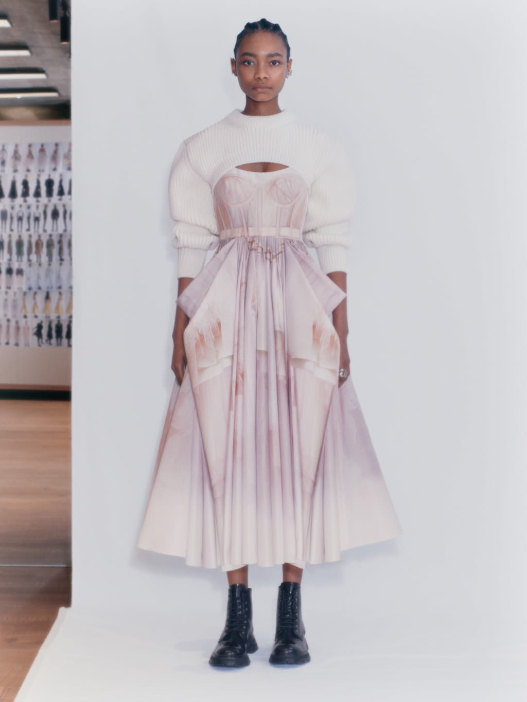 Fashion Week Paris Spring/Summer 2021 look 31 from the Alexander McQueen collection womenswear