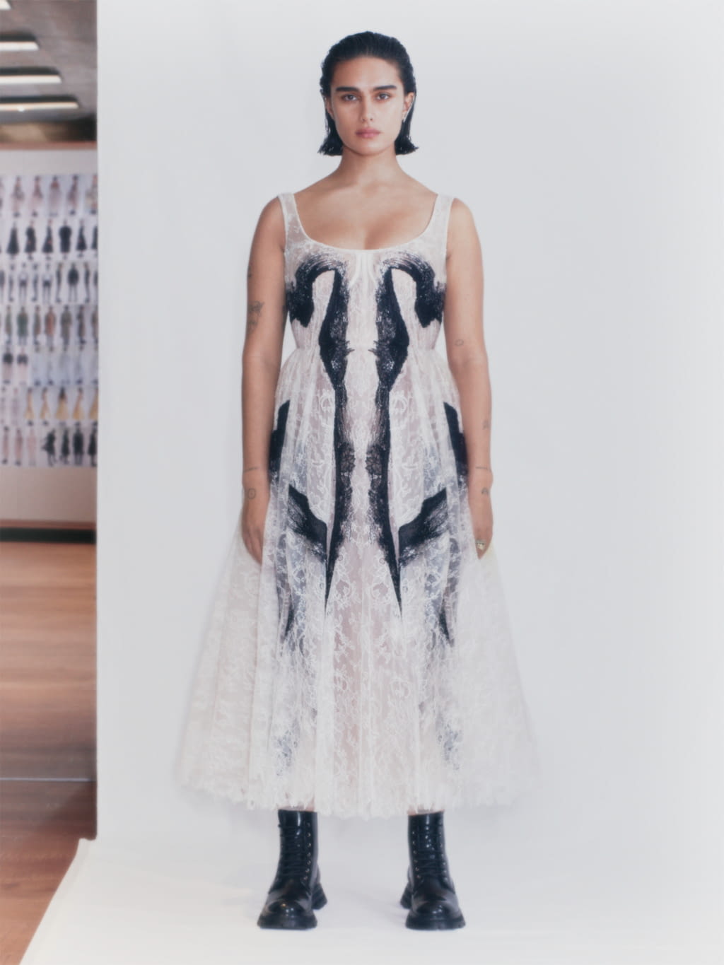 Fashion Week Paris Spring/Summer 2021 look 33 from the Alexander McQueen collection 女装
