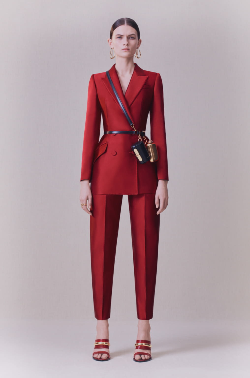 Fashion Week London Pre-Fall 2020 look 32 from the Alexander McQueen collection womenswear