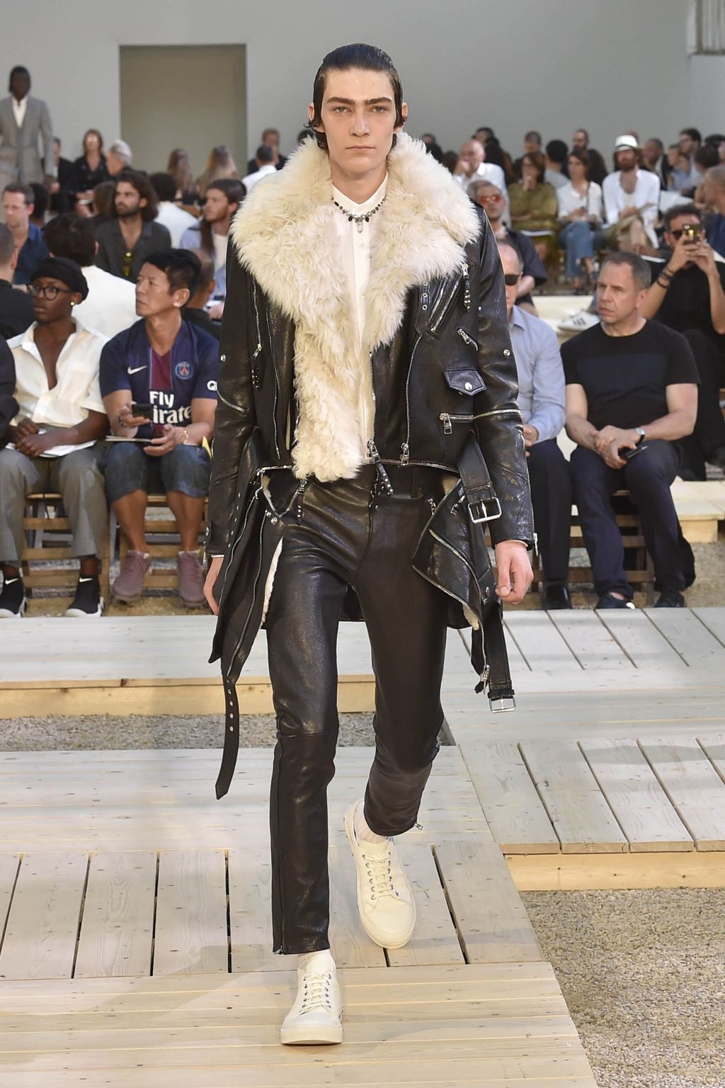Fashion Week Paris Spring/Summer 2018 look 9 de la collection Alexander McQueen menswear