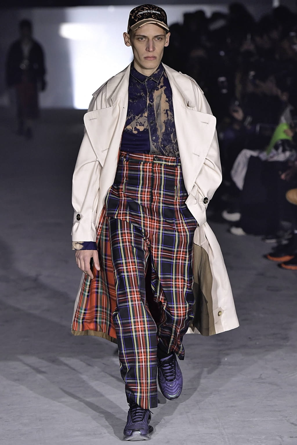 Fashion Week Paris Fall/Winter 2019 look 1 de la collection Andrea Crews menswear