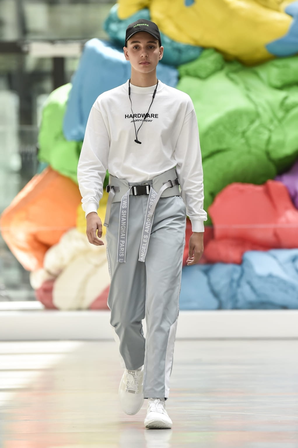 Fashion Week Paris Spring/Summer 2019 look 16 from the Andrea Crews collection menswear