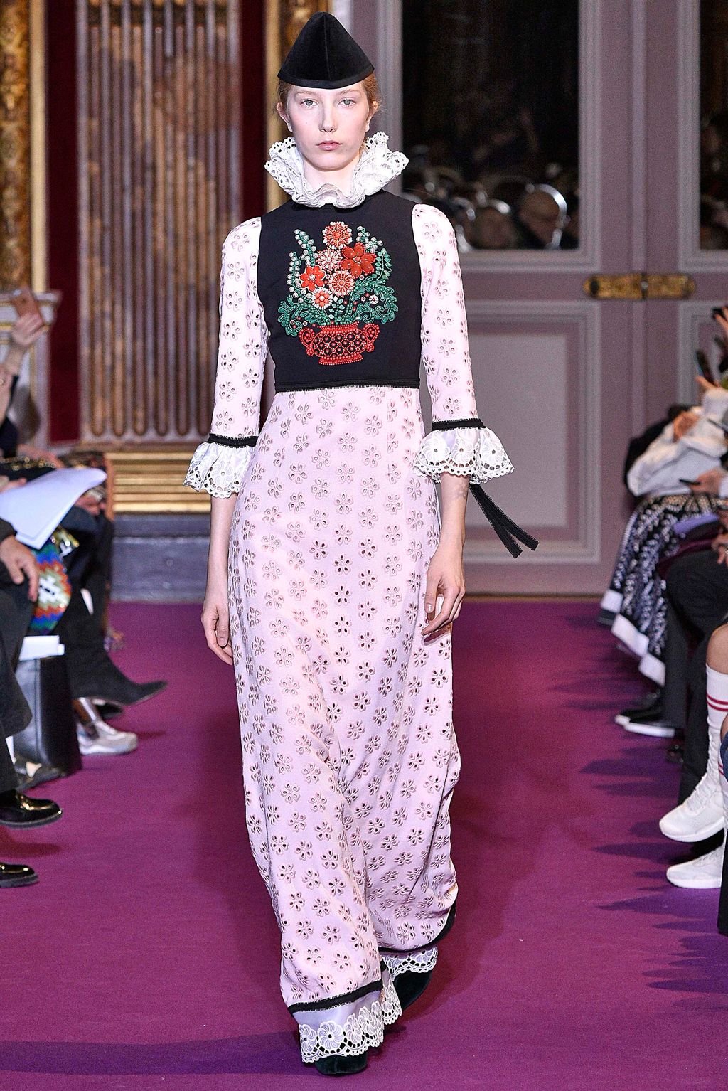 Fashion Week Paris Fall/Winter 2018 look 39 from the Andrew GN collection 女装