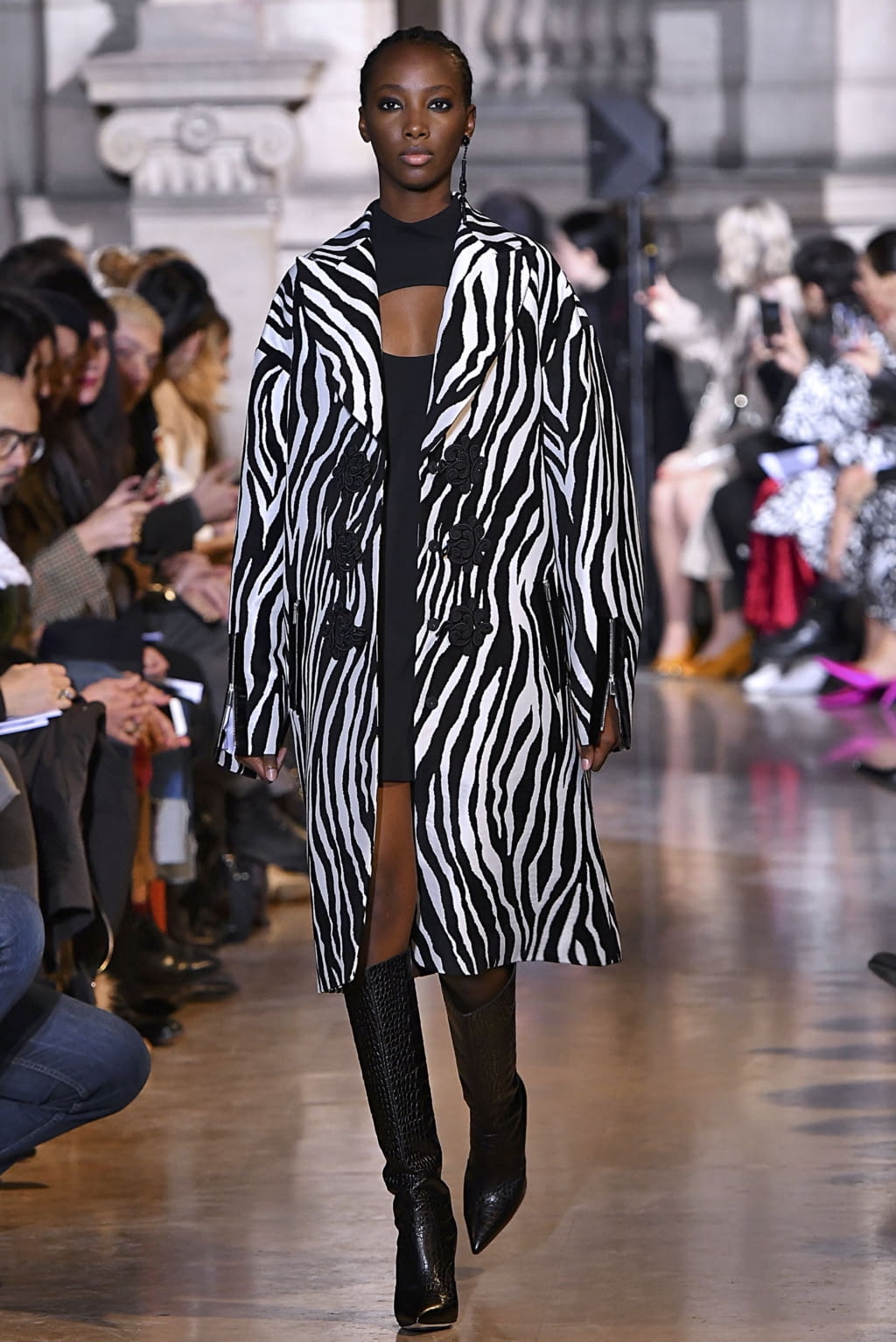 Fashion Week Paris Fall/Winter 2019 look 1 de la collection Andrew GN womenswear