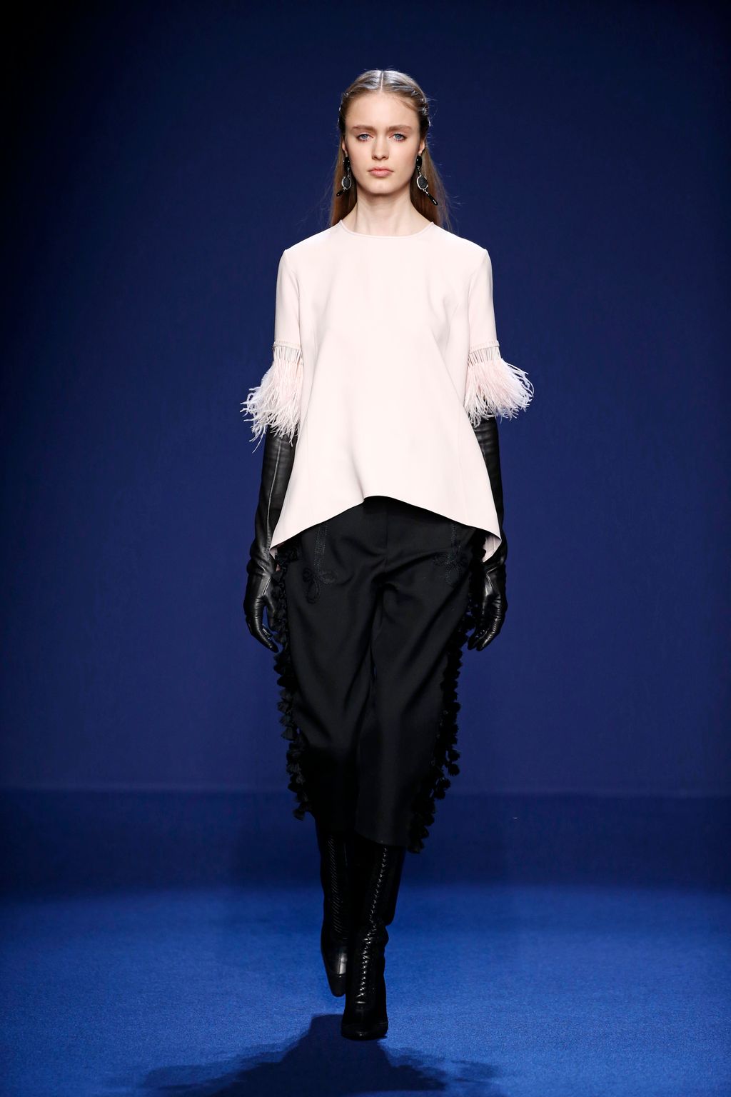 Fashion Week Paris Fall/Winter 2016 look 45 de la collection Andrew GN womenswear