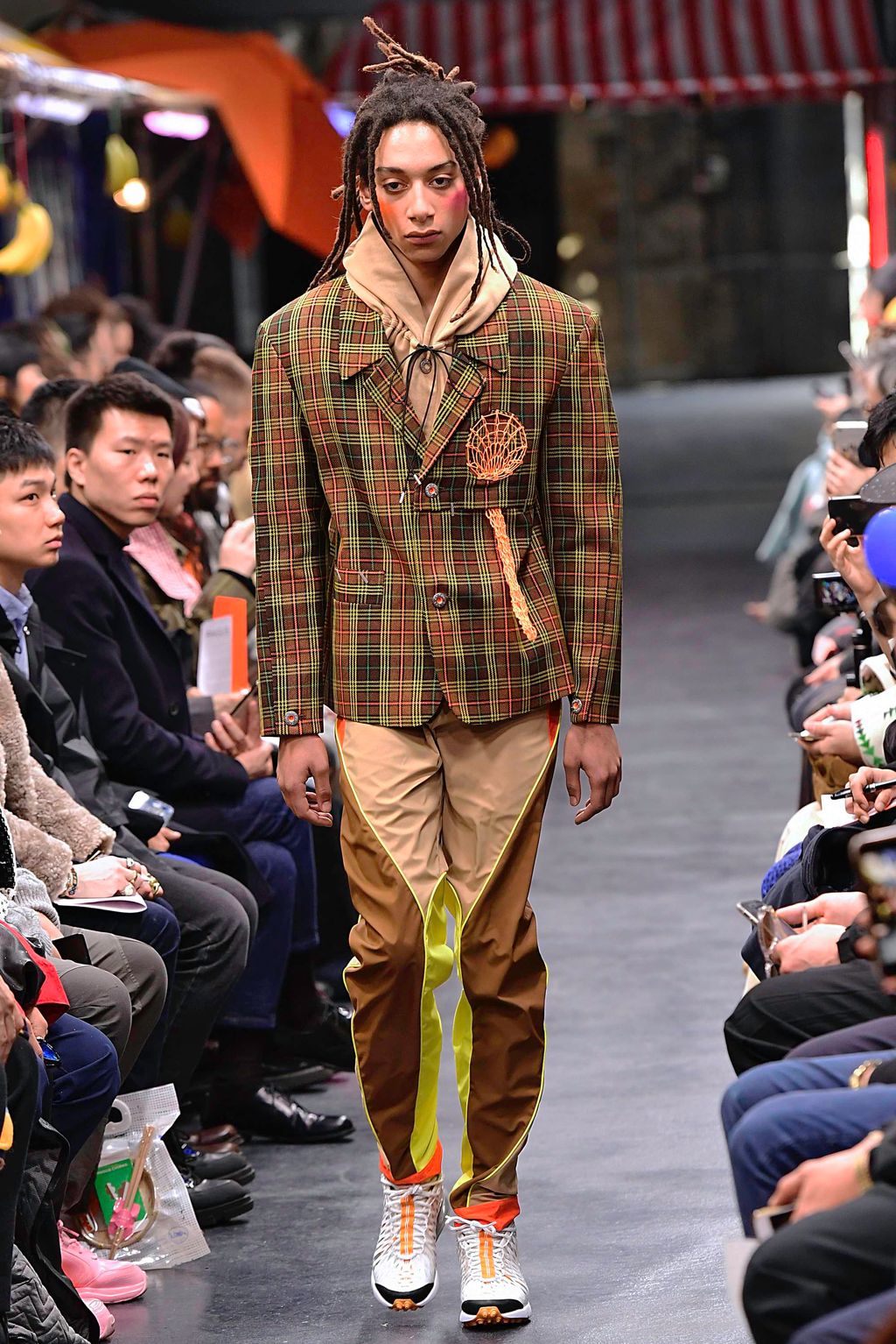 Fashion Week Paris Fall/Winter 2019 look 7 from the Angus Chiang collection menswear