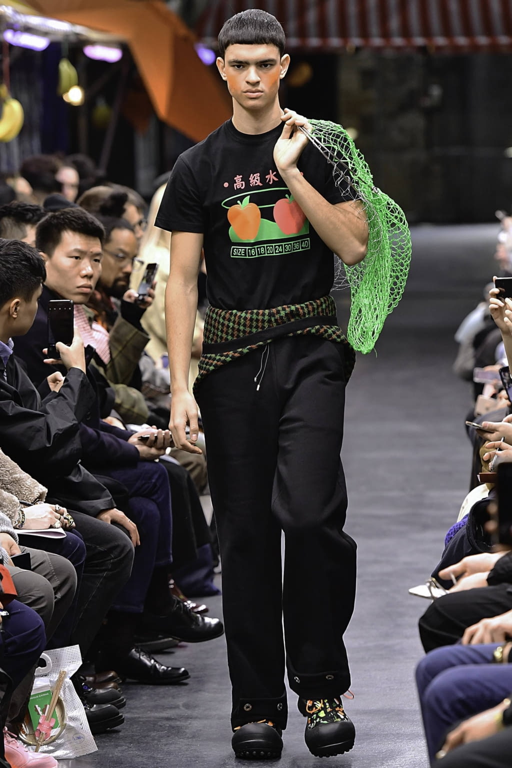 Fashion Week Paris Fall/Winter 2019 look 15 from the Angus Chiang collection 男装