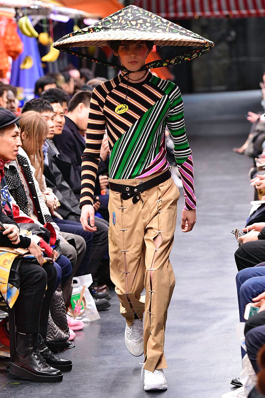 Fashion Week Paris Fall/Winter 2019 look 31 from the Angus Chiang collection 男装