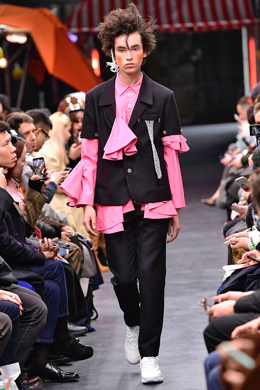 Fashion Week Paris Fall/Winter 2019 look 32 from the Angus Chiang collection 男装