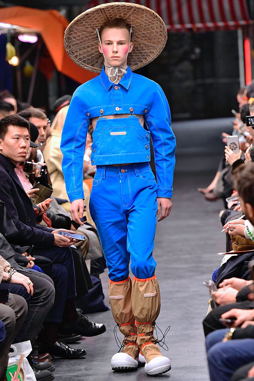 Fashion Week Paris Fall/Winter 2019 look 44 from the Angus Chiang collection 男装