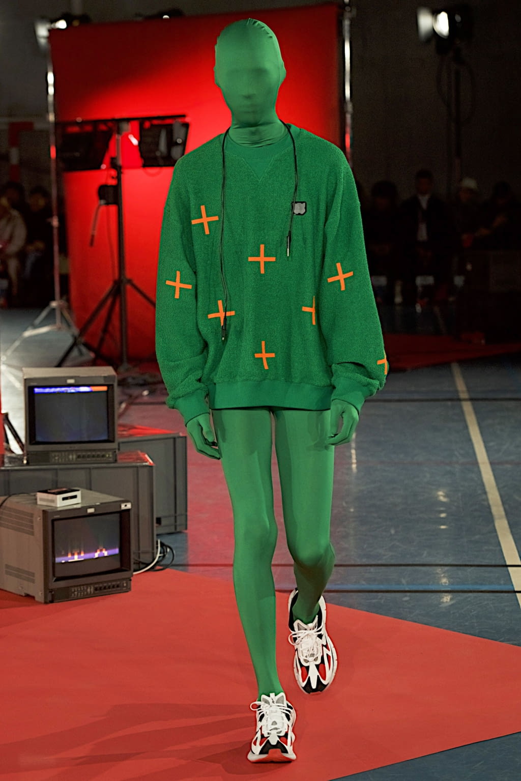 Fashion Week Paris Fall/Winter 2020 look 1 from the Angus Chiang collection menswear