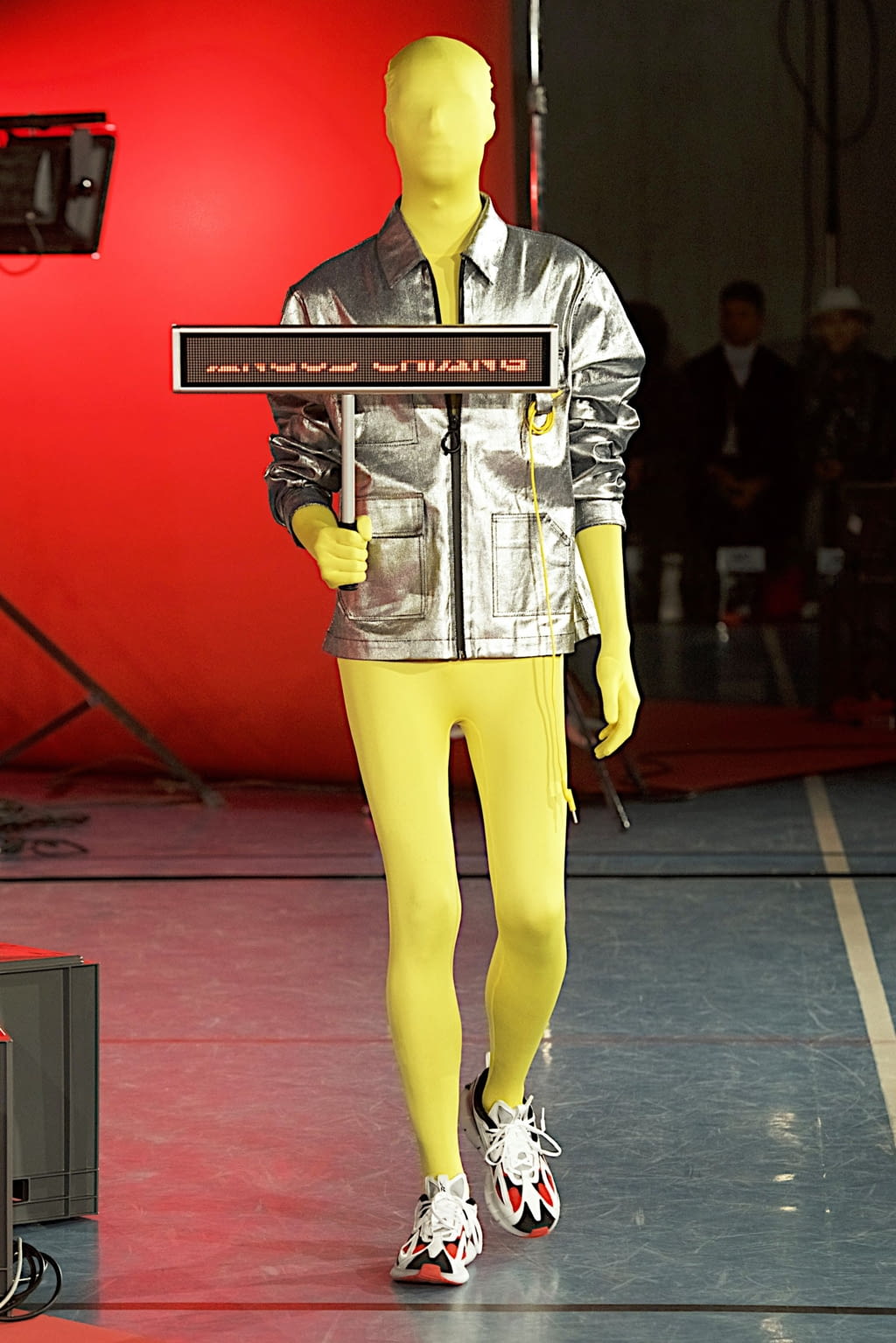 Fashion Week Paris Fall/Winter 2020 look 21 from the Angus Chiang collection 男装