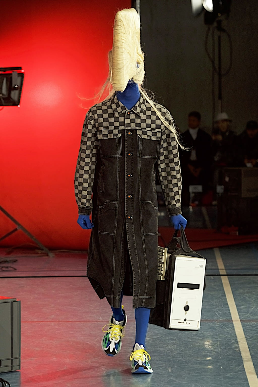 Fashion Week Paris Fall/Winter 2020 look 49 from the Angus Chiang collection 男装