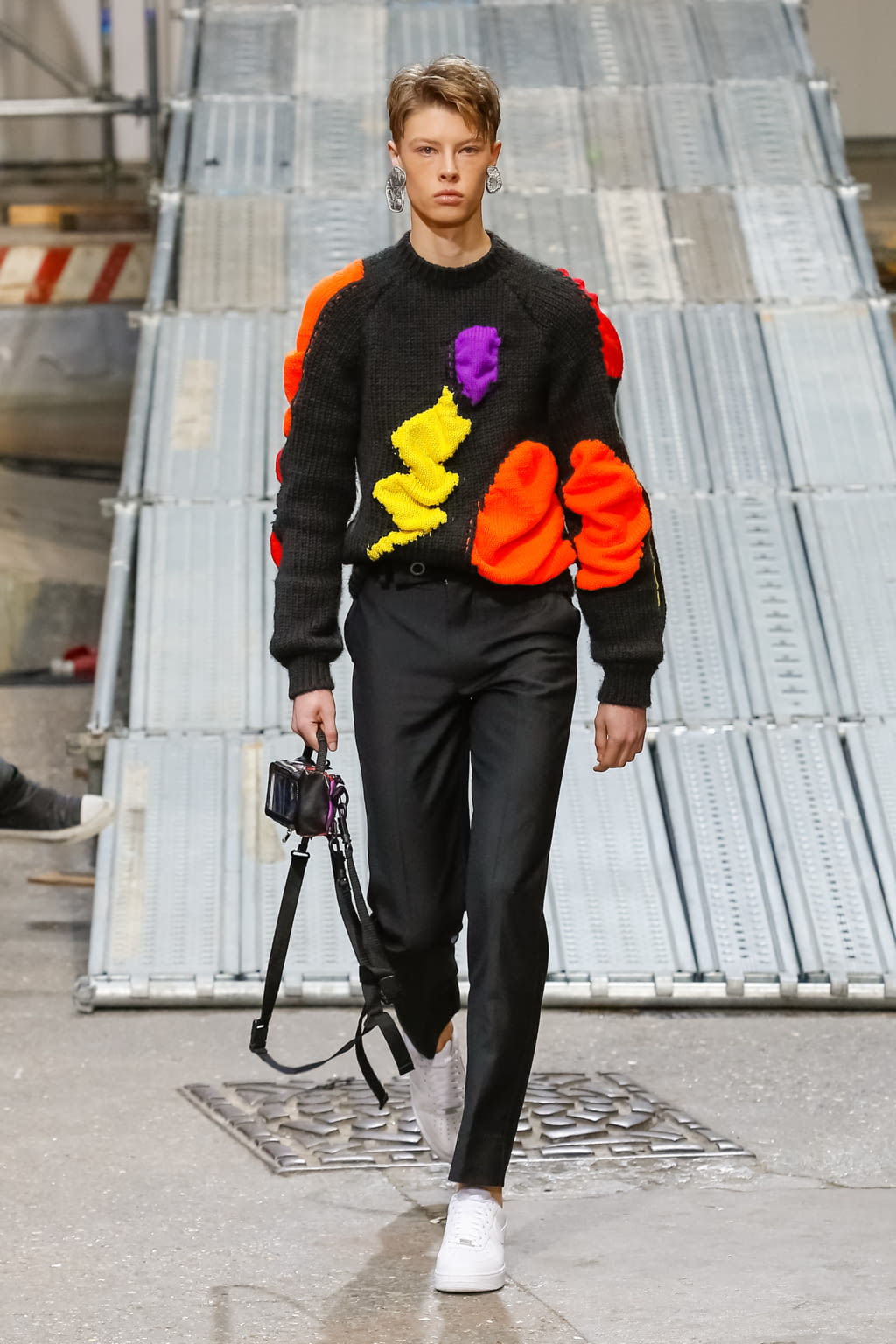 Fashion Week Paris Fall/Winter 2018 look 1 from the Angus Chiang collection menswear