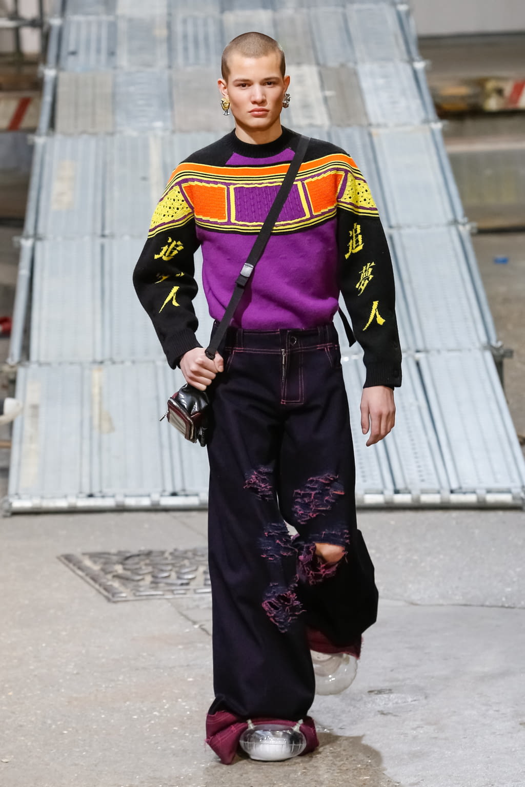 Fashion Week Paris Fall/Winter 2018 look 3 from the Angus Chiang collection 男装