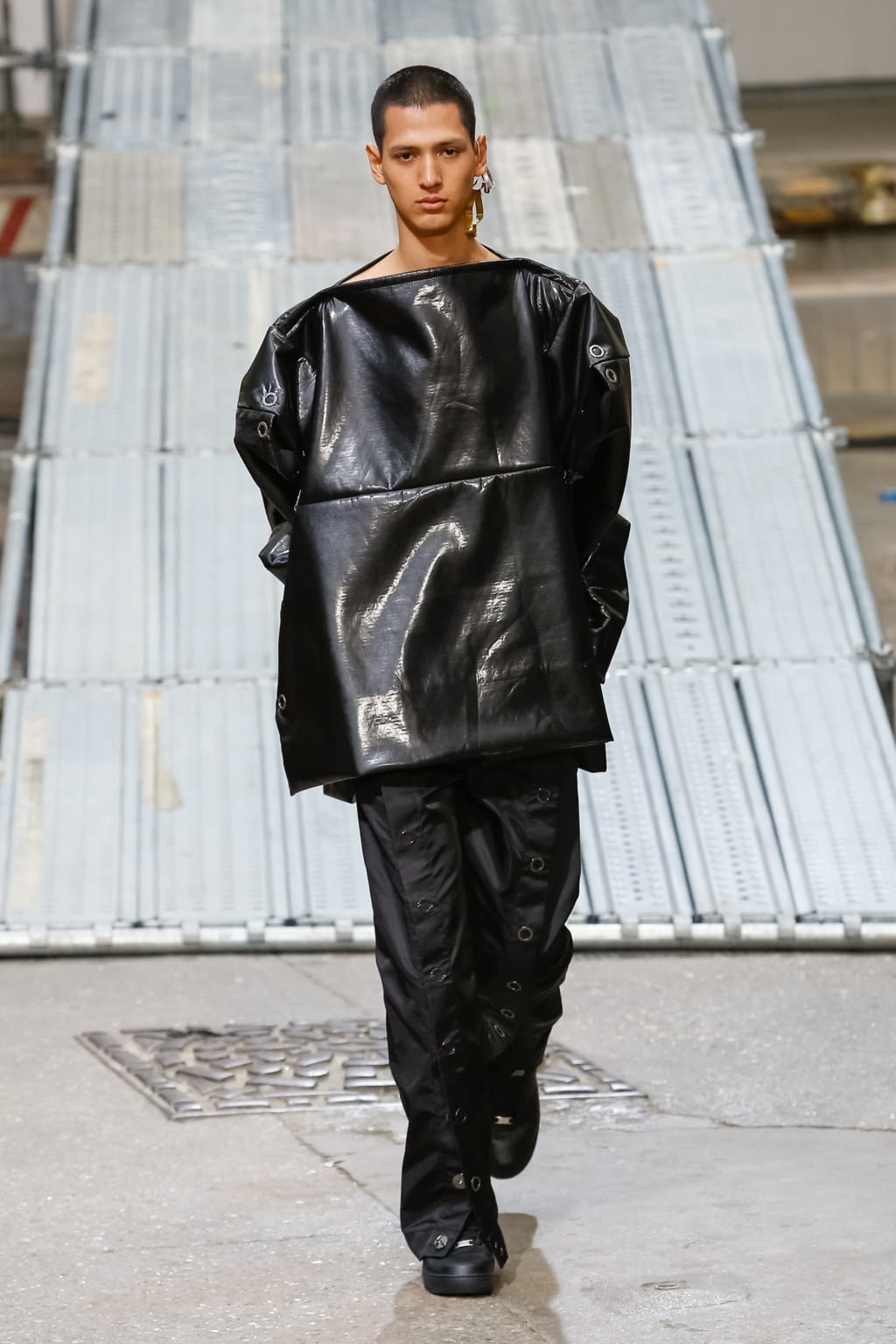 Fashion Week Paris Fall/Winter 2018 look 21 from the Angus Chiang collection 男装