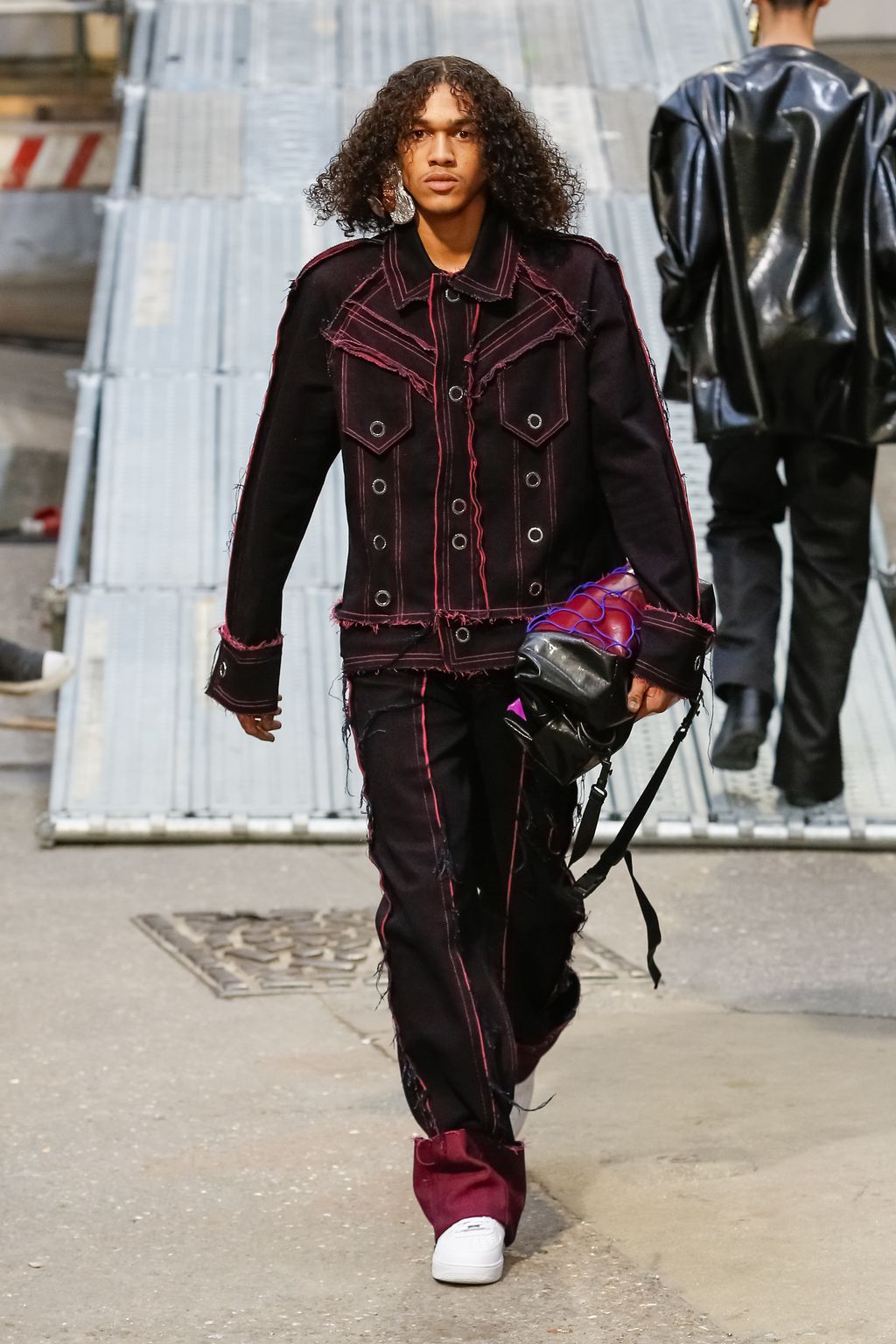 Fashion Week Paris Fall/Winter 2018 look 22 from the Angus Chiang collection 男装